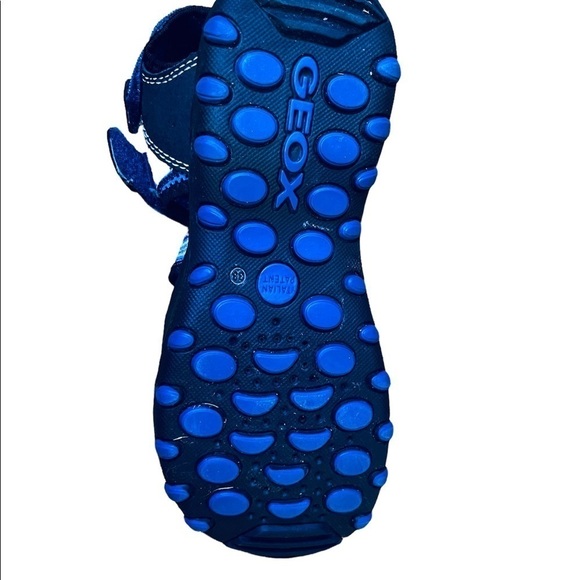 ✨HP✨EUC Geox Waterproof Sandals for Boys size 2 - Picture 3 of 4